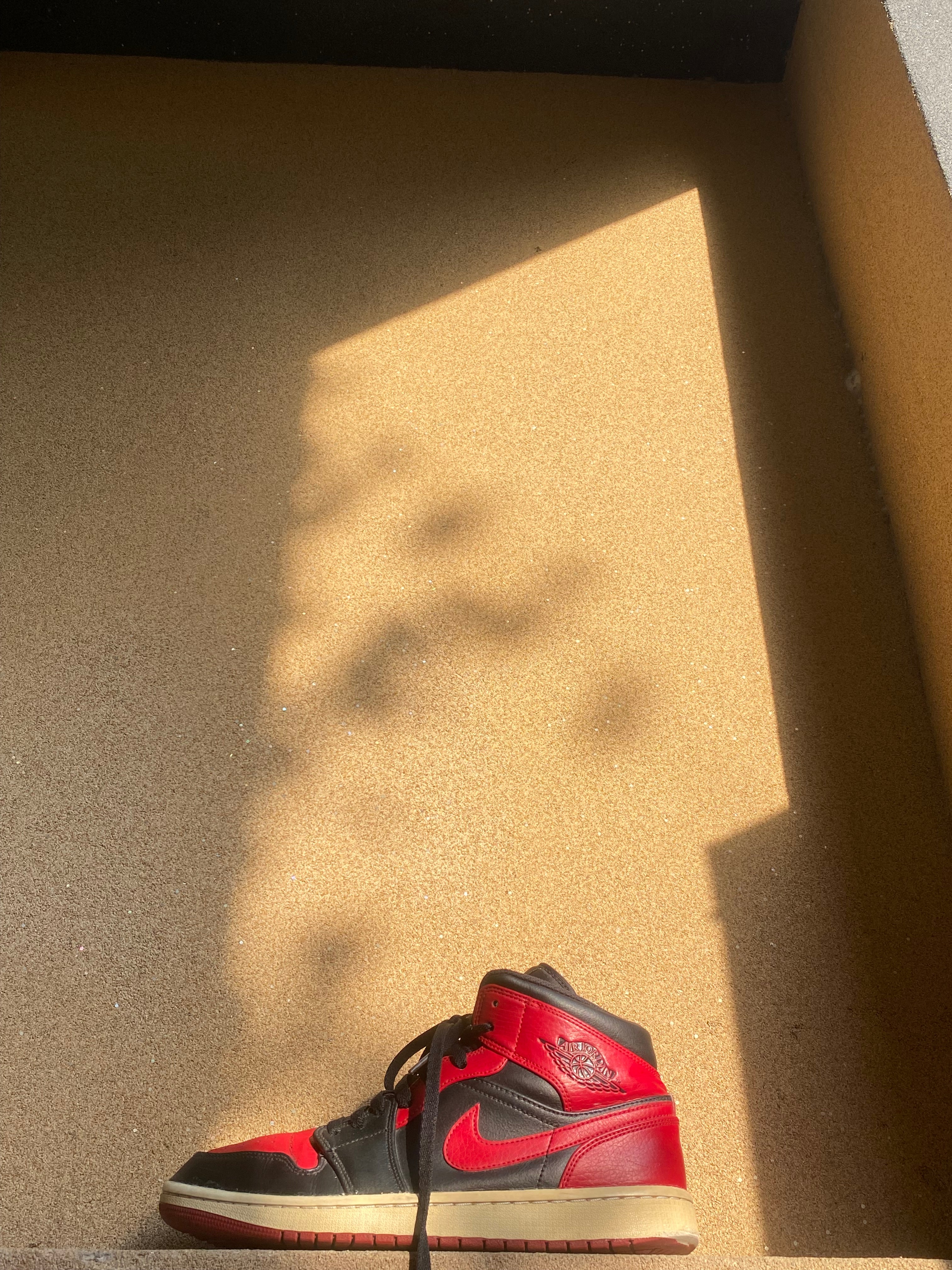 AIR JORDAN 1 MID BANNED BLACK RED RETRO 👺