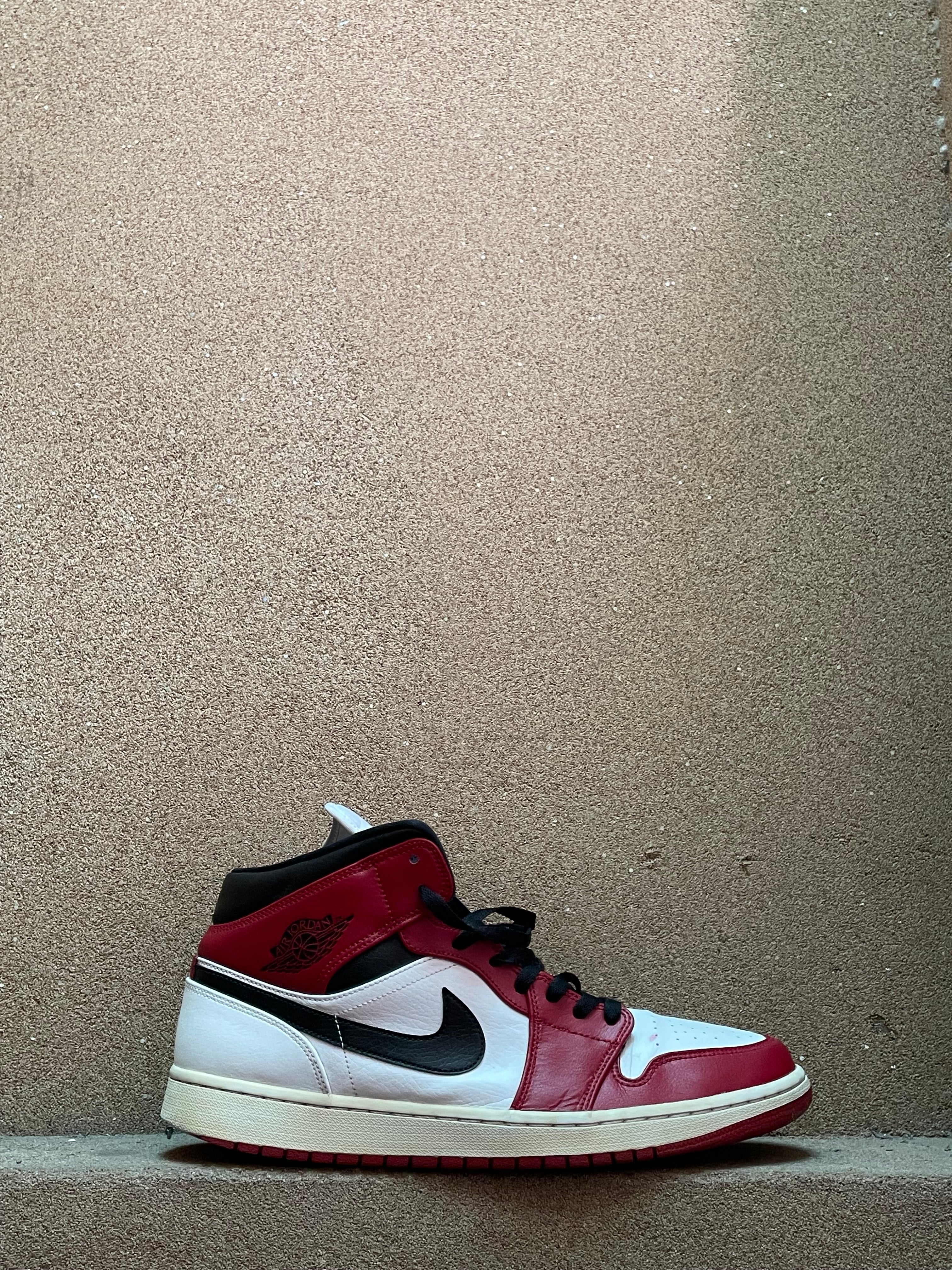 NIKE AIR JORDAN 1 MID CHICAGO 🎈