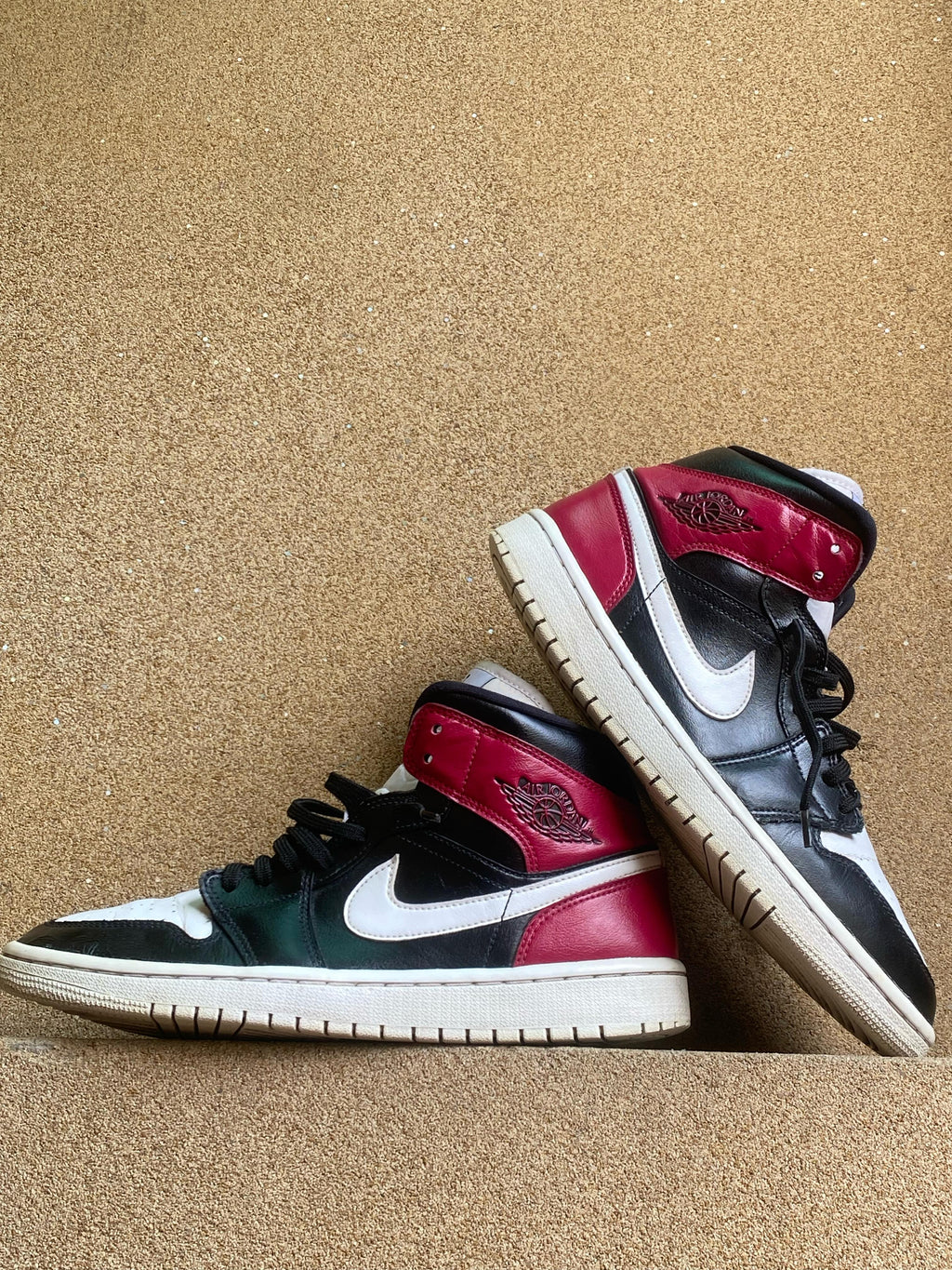 NIKE AIR JORDAN 1 MID BLACK NOBEL