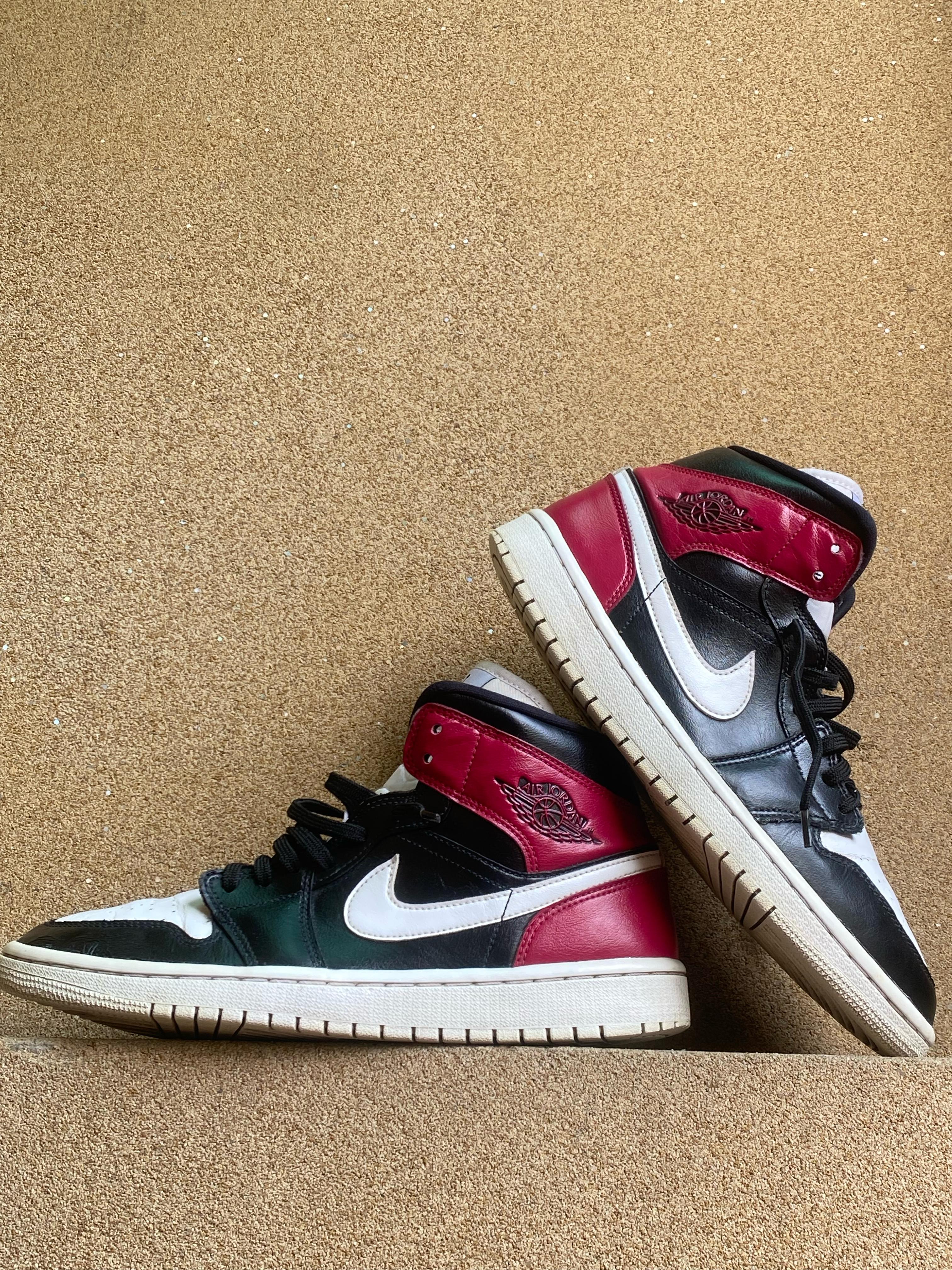 NIKE AIR JORDAN 1 MID BLACK NOBEL
