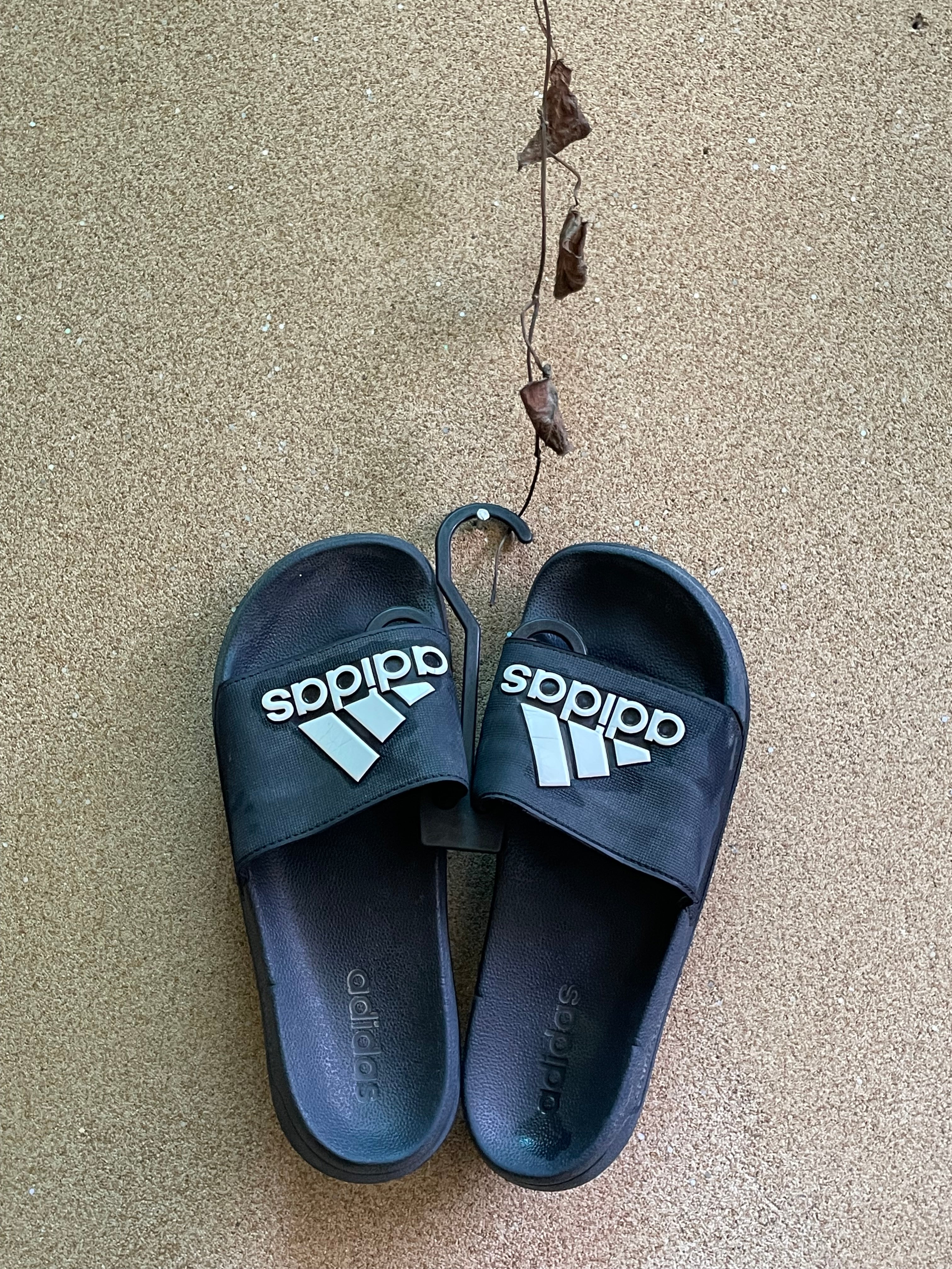 ADIDAS SLIDES 🌊