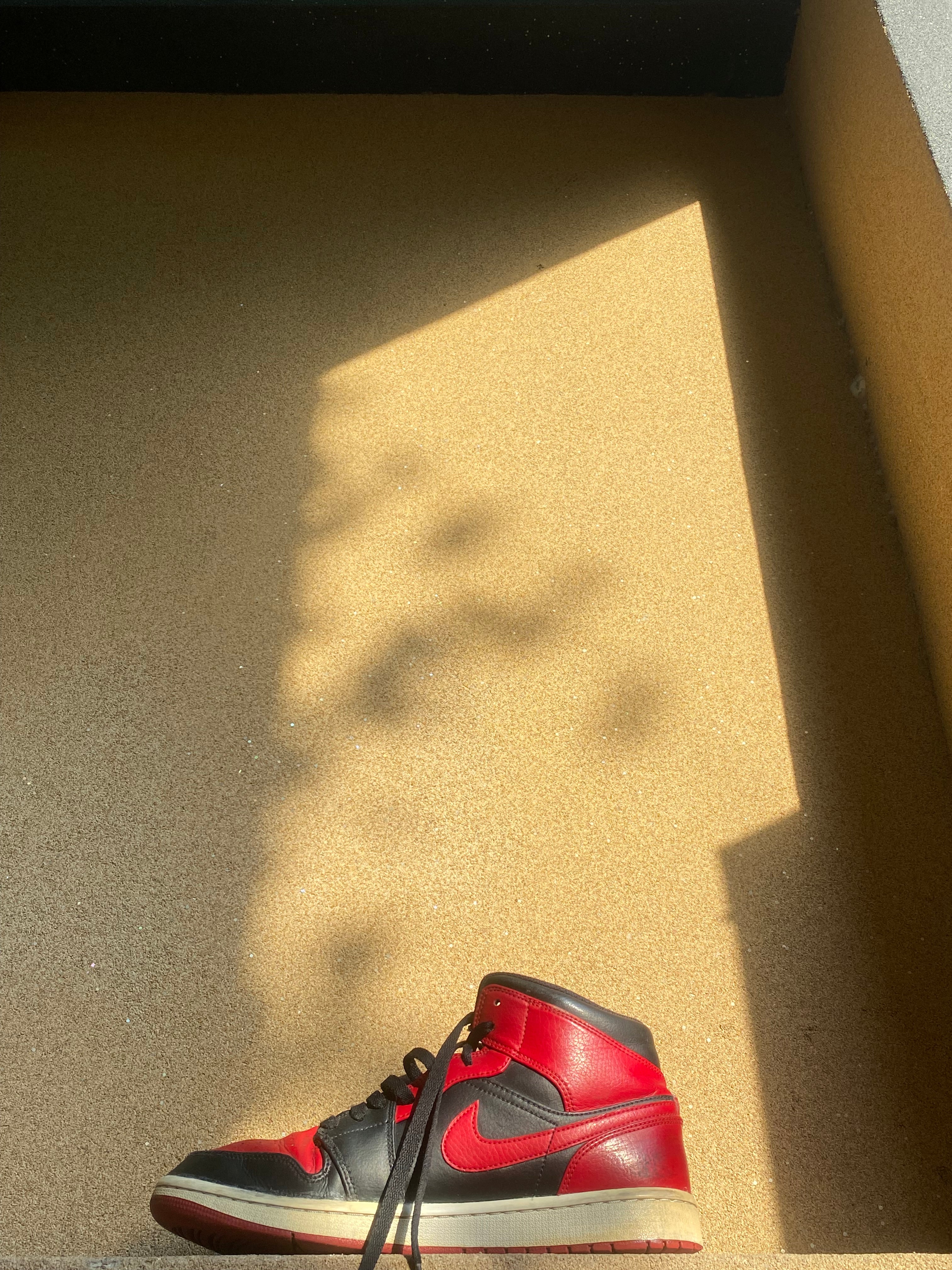 AIR JORDAN 1 MID BANNED BLACK RED RETRO 👺