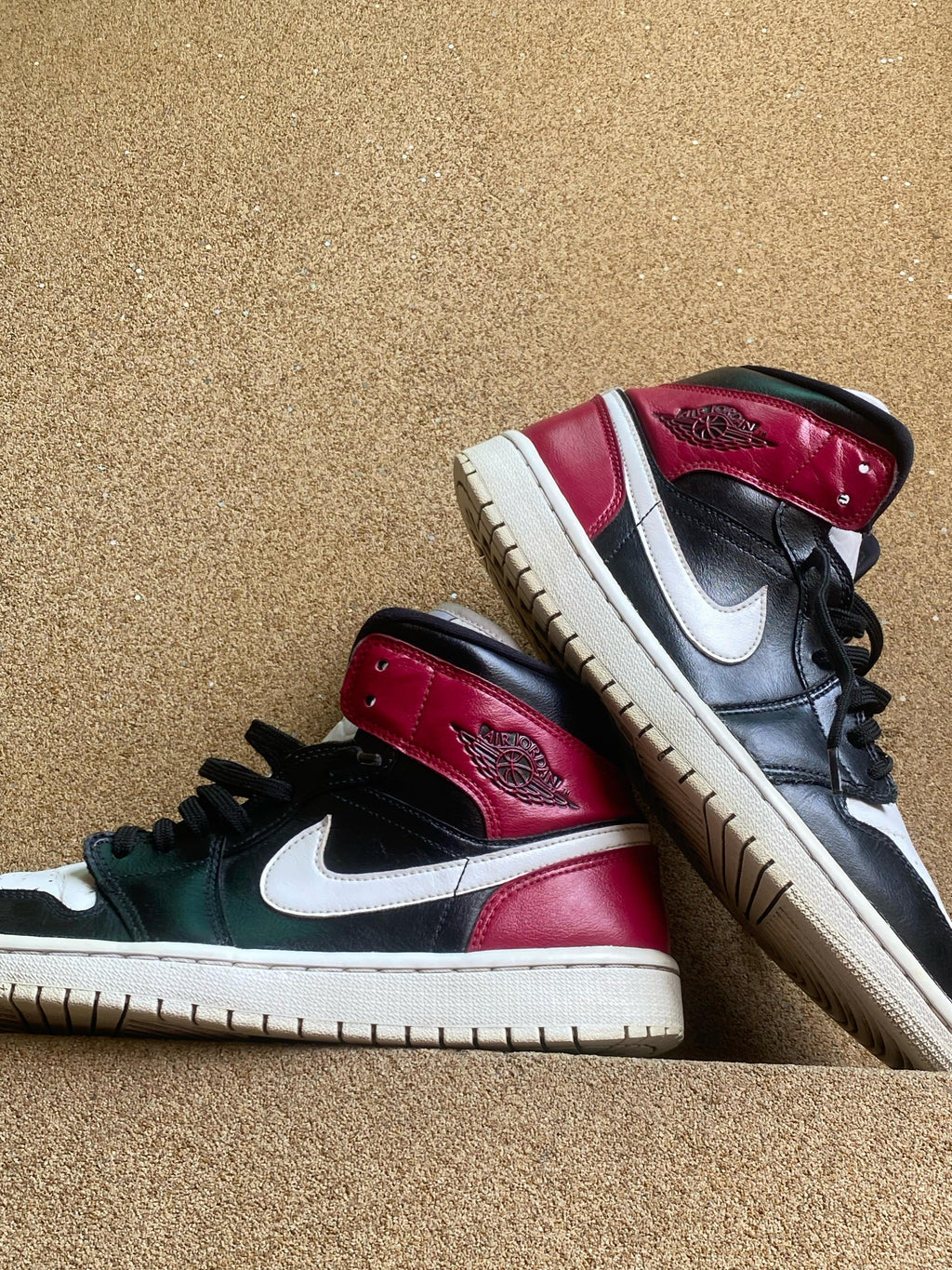 NIKE AIR JORDAN 1 MID BLACK NOBEL