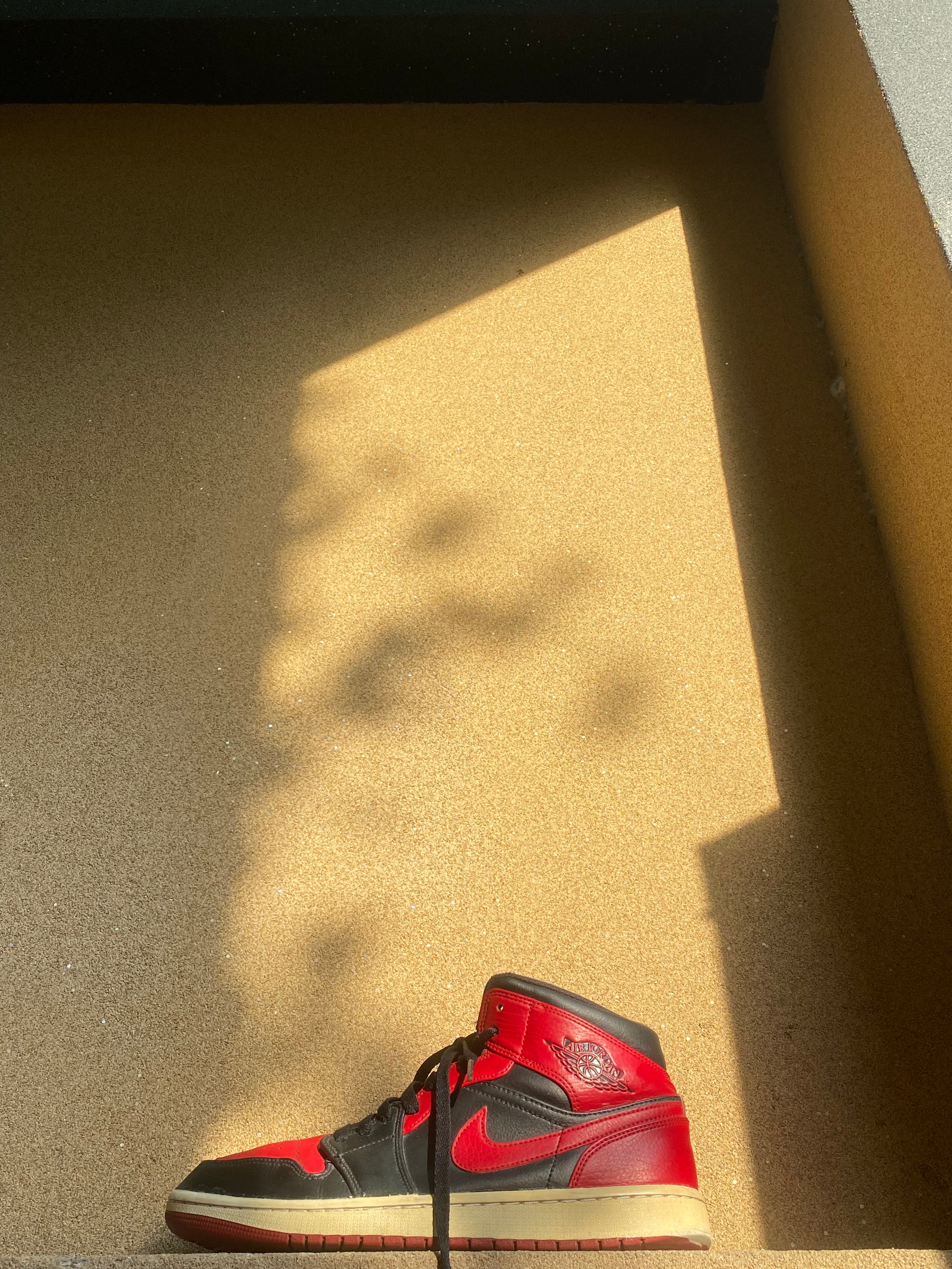 AIR JORDAN 1 MID BANNED BLACK RED RETRO 👺