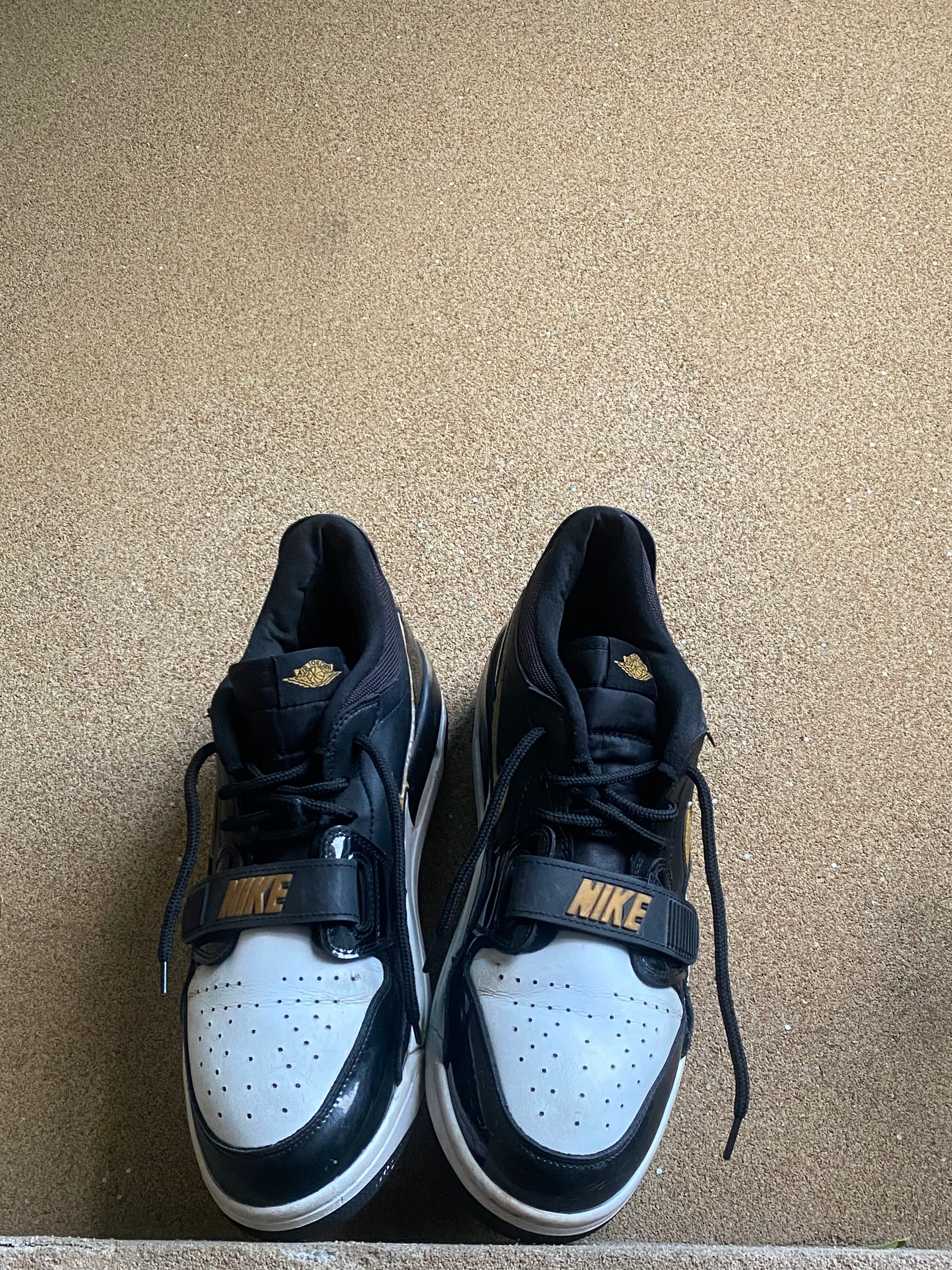 JORDAN LEGACY 312 LOW BLACK METALLIC 🪽