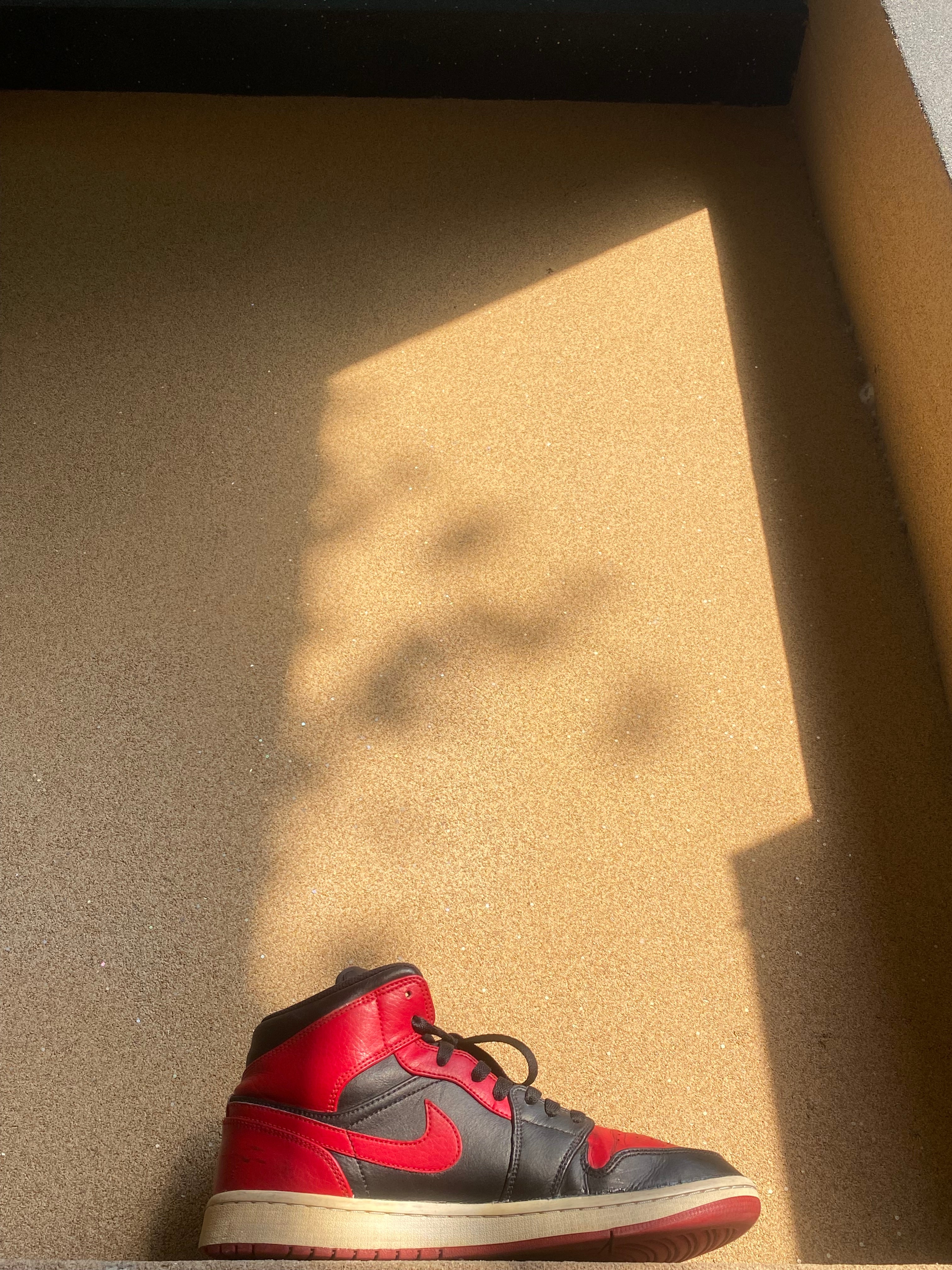 AIR JORDAN 1 MID BANNED BLACK RED RETRO 👺