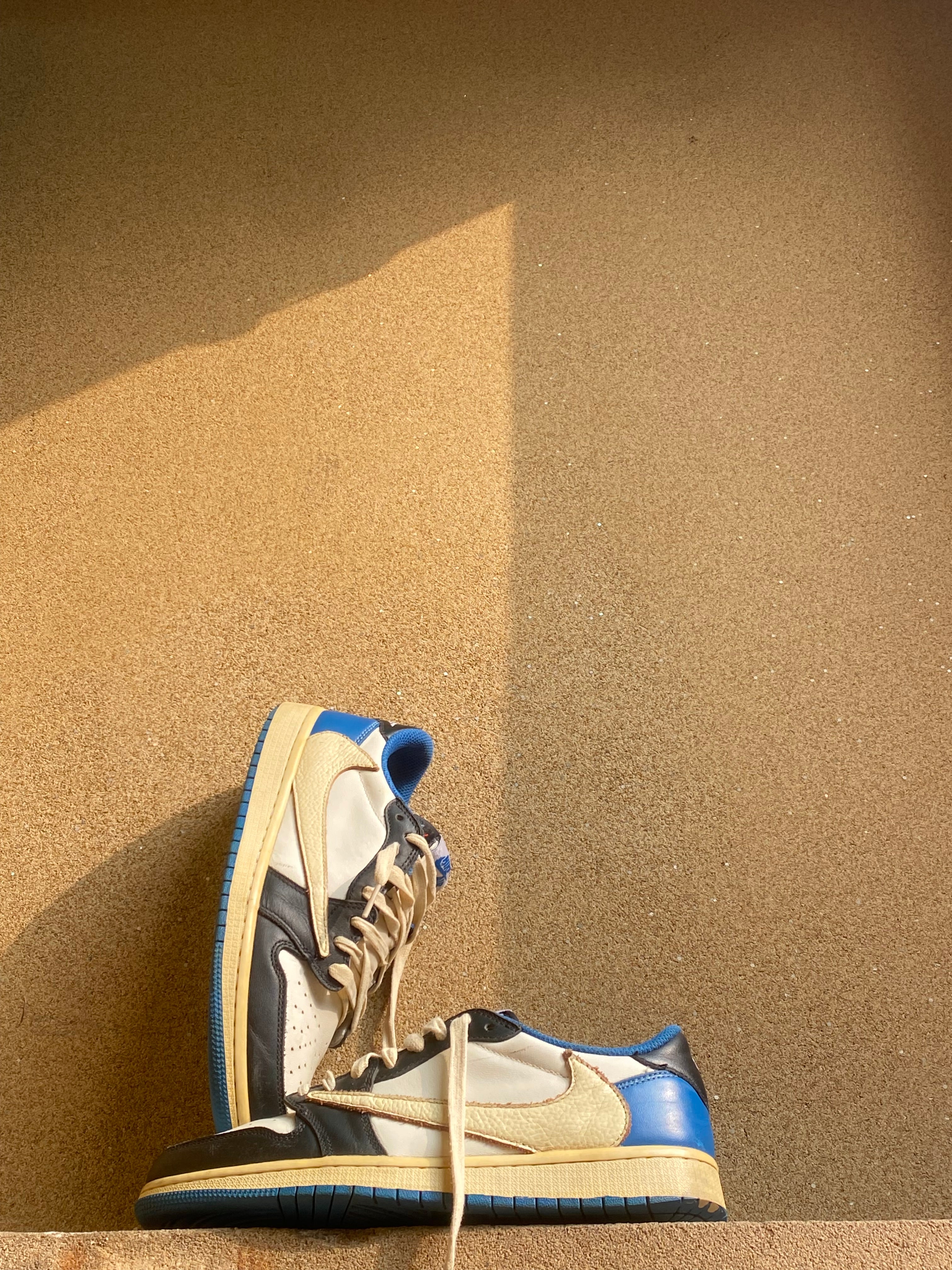 NIKE AIR JORDAN 1 FRAGMENT X TRAVIS SCOTT