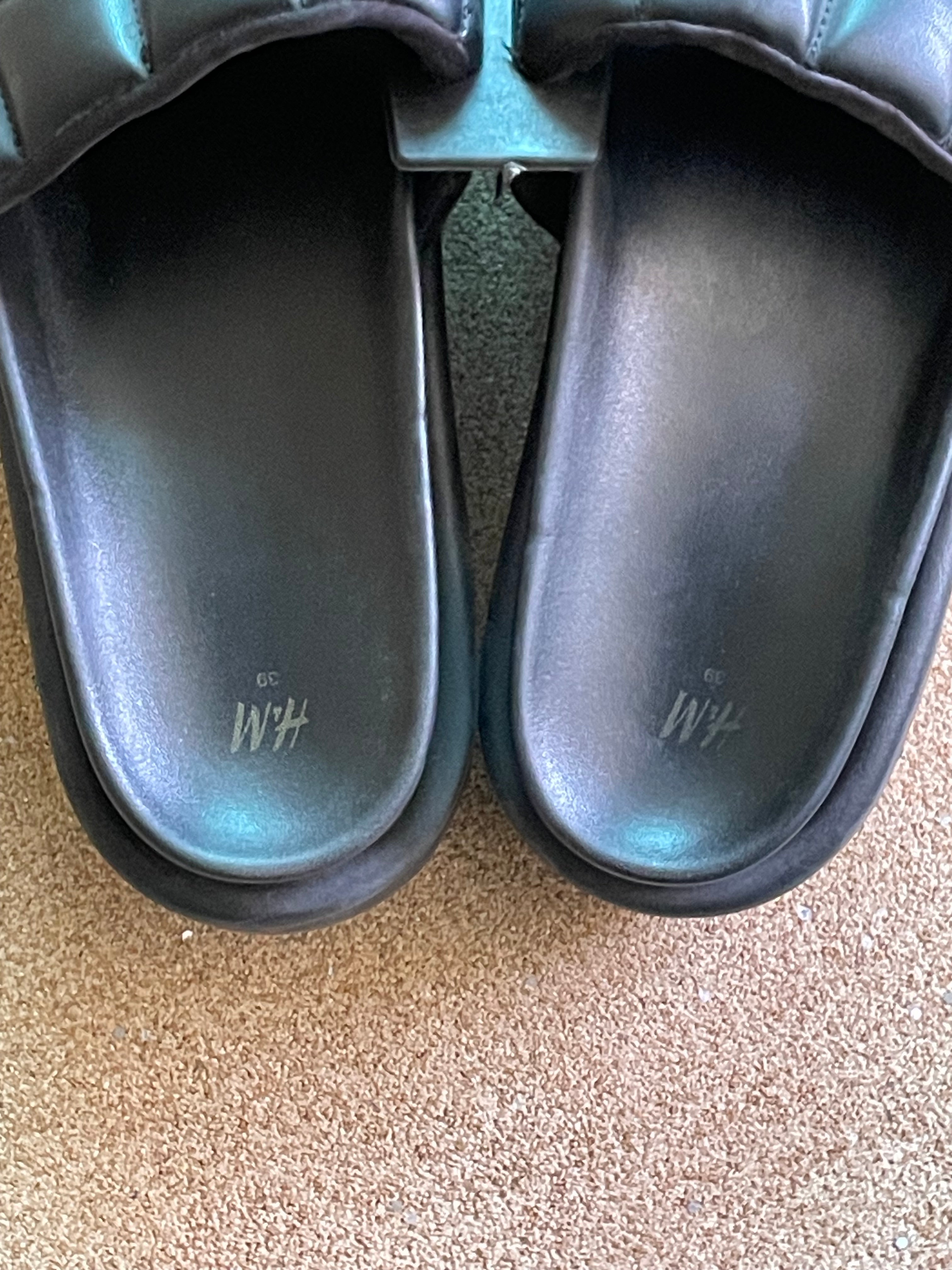 H&M SLIPPERS 🧬