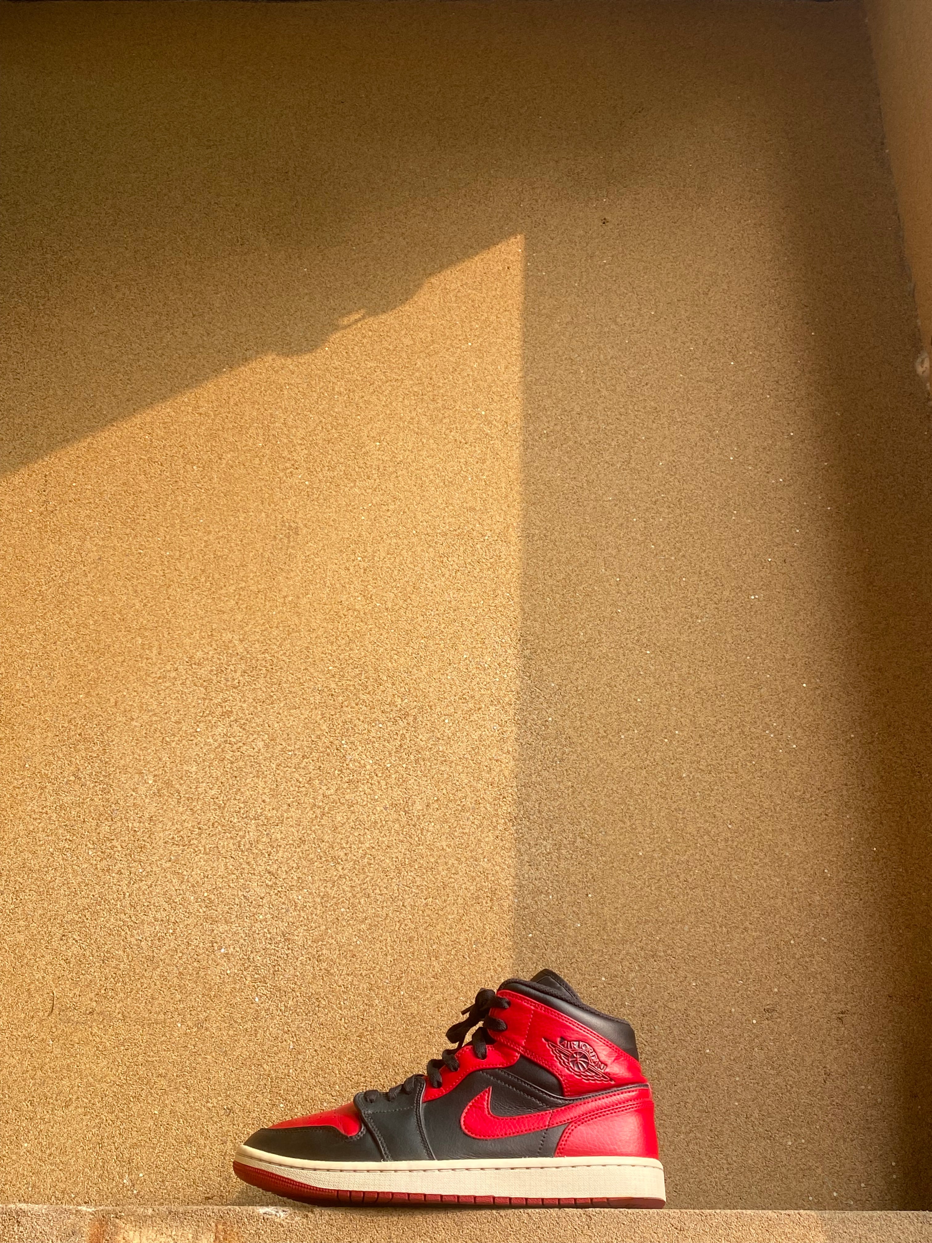 AIR JORDAN 1 MID BANNED BLACK RED RETRO 👺