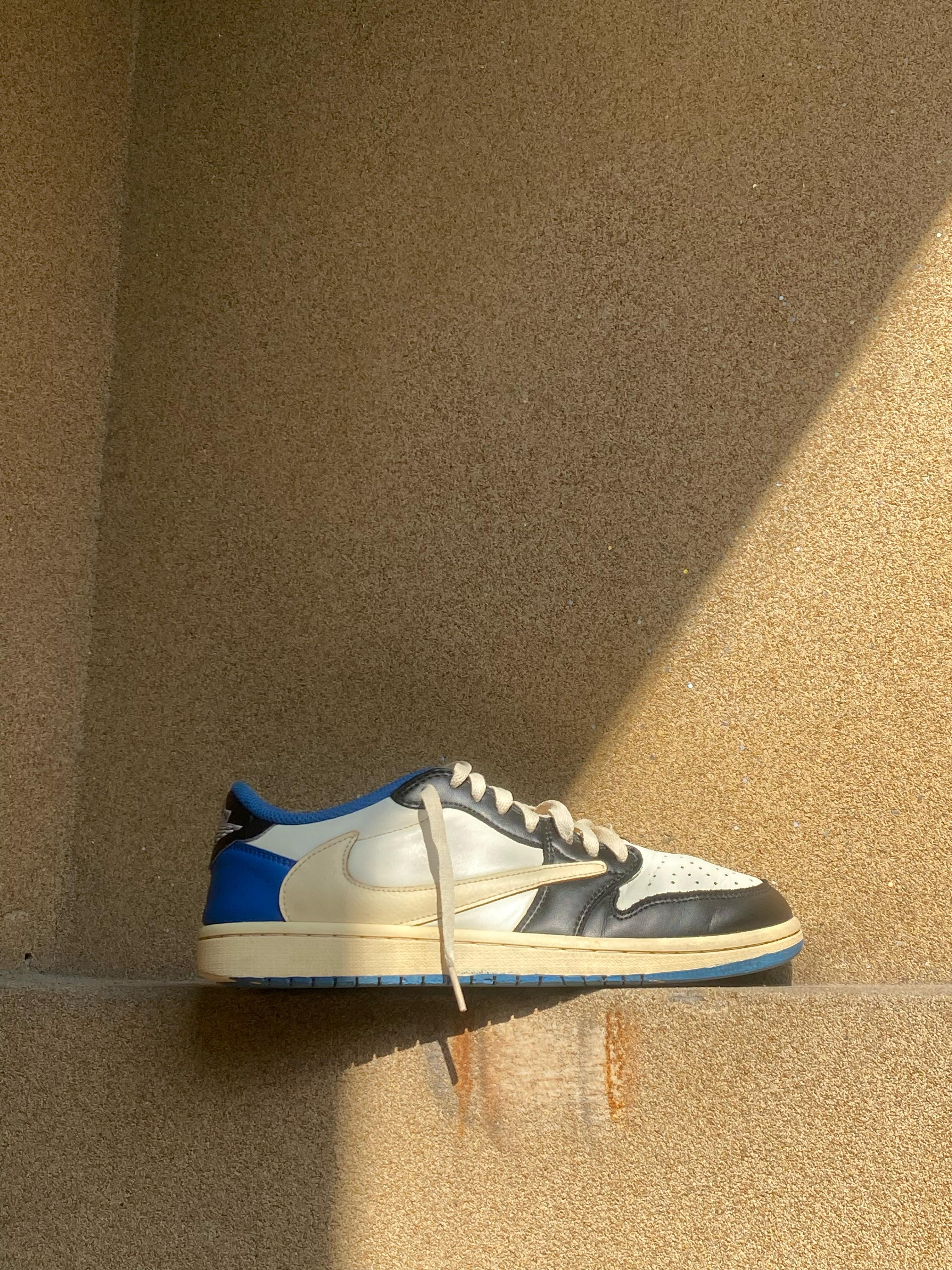 NIKE AIR JORDAN 1 FRAGMENT X TRAVIS SCOTT