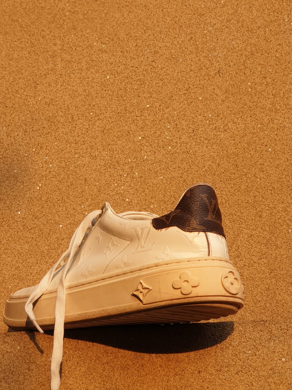 ( PREMIUM) LOUIS VUITTON TIME OUT SNEAKER 👑