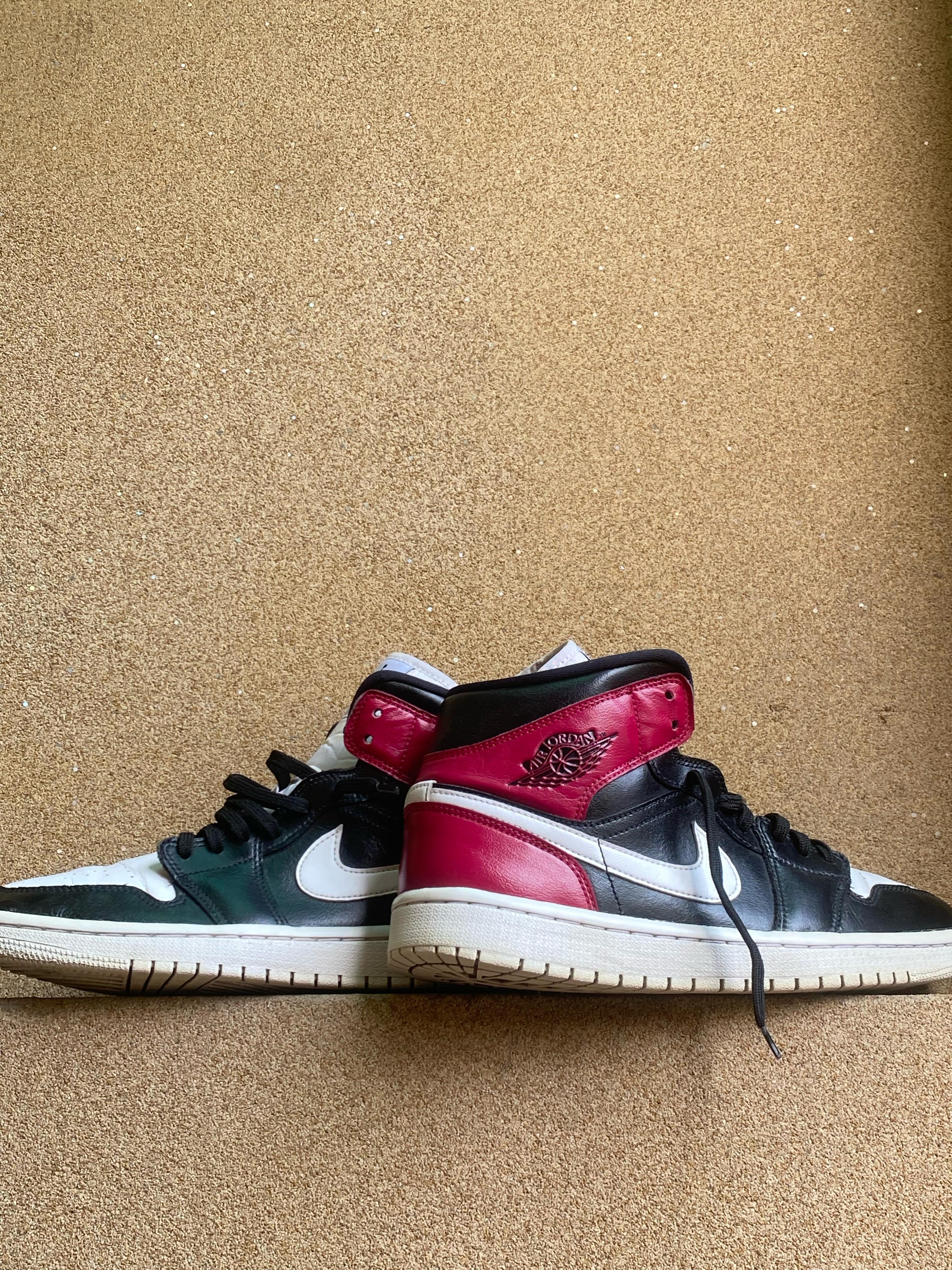 NIKE AIR JORDAN 1 MID BLACK NOBEL