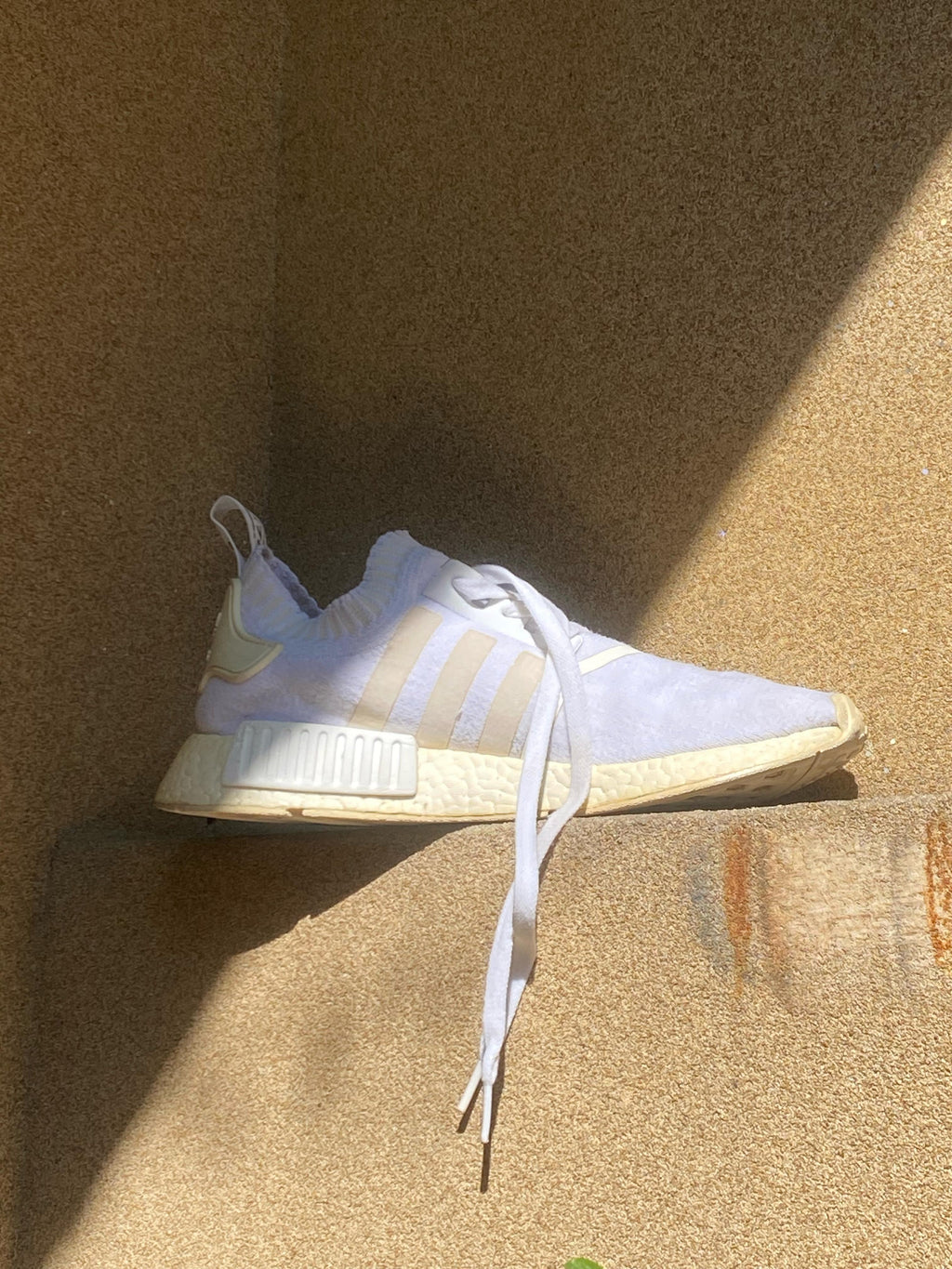 ADIDAS BOOST NMD R1