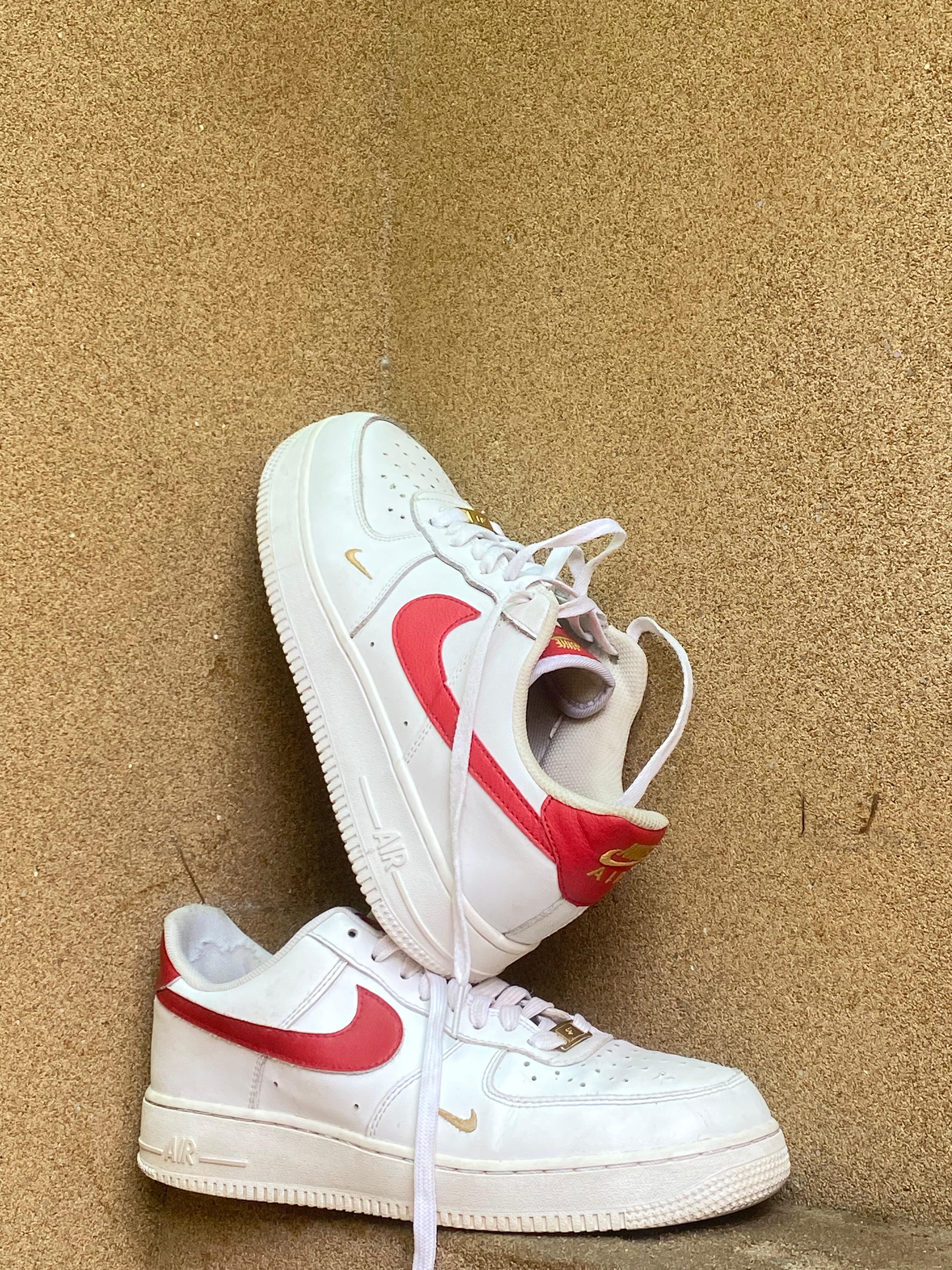 NIKE AIR FORCE 1 07 WHITE GYM RED 🐞
