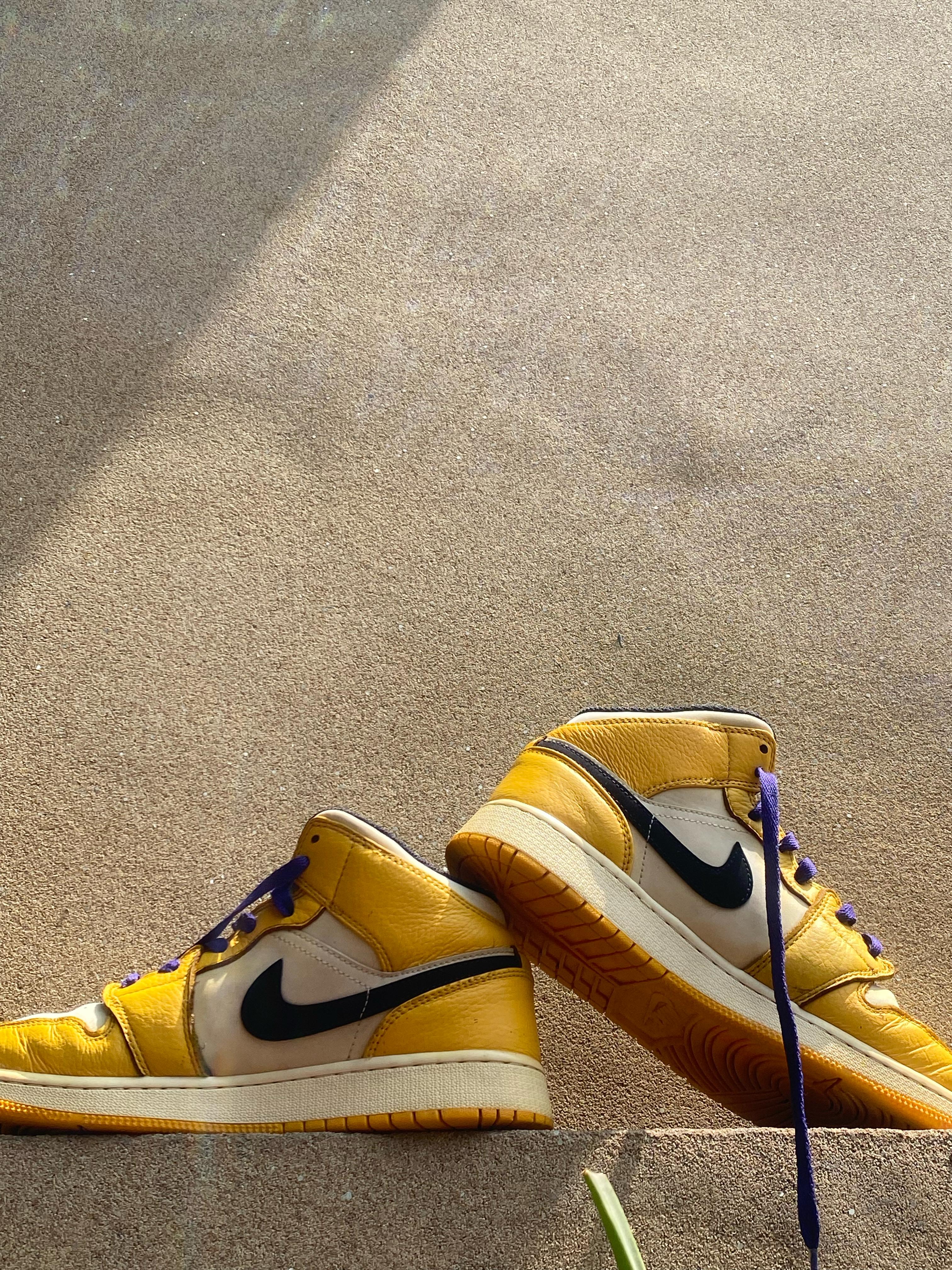 NIKE AIR JORDAN 1 MID LAKERS