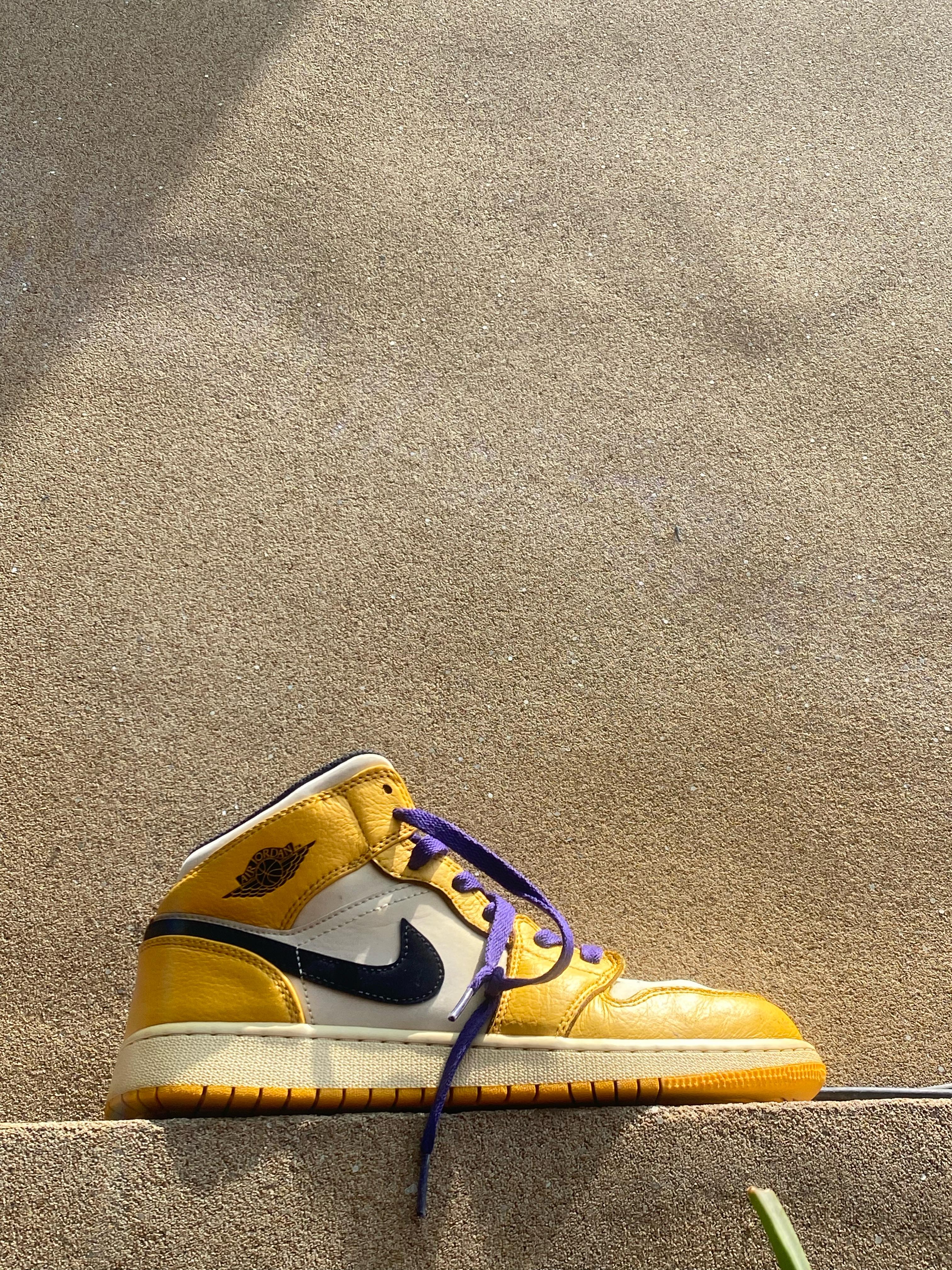 NIKE AIR JORDAN 1 MID LAKERS
