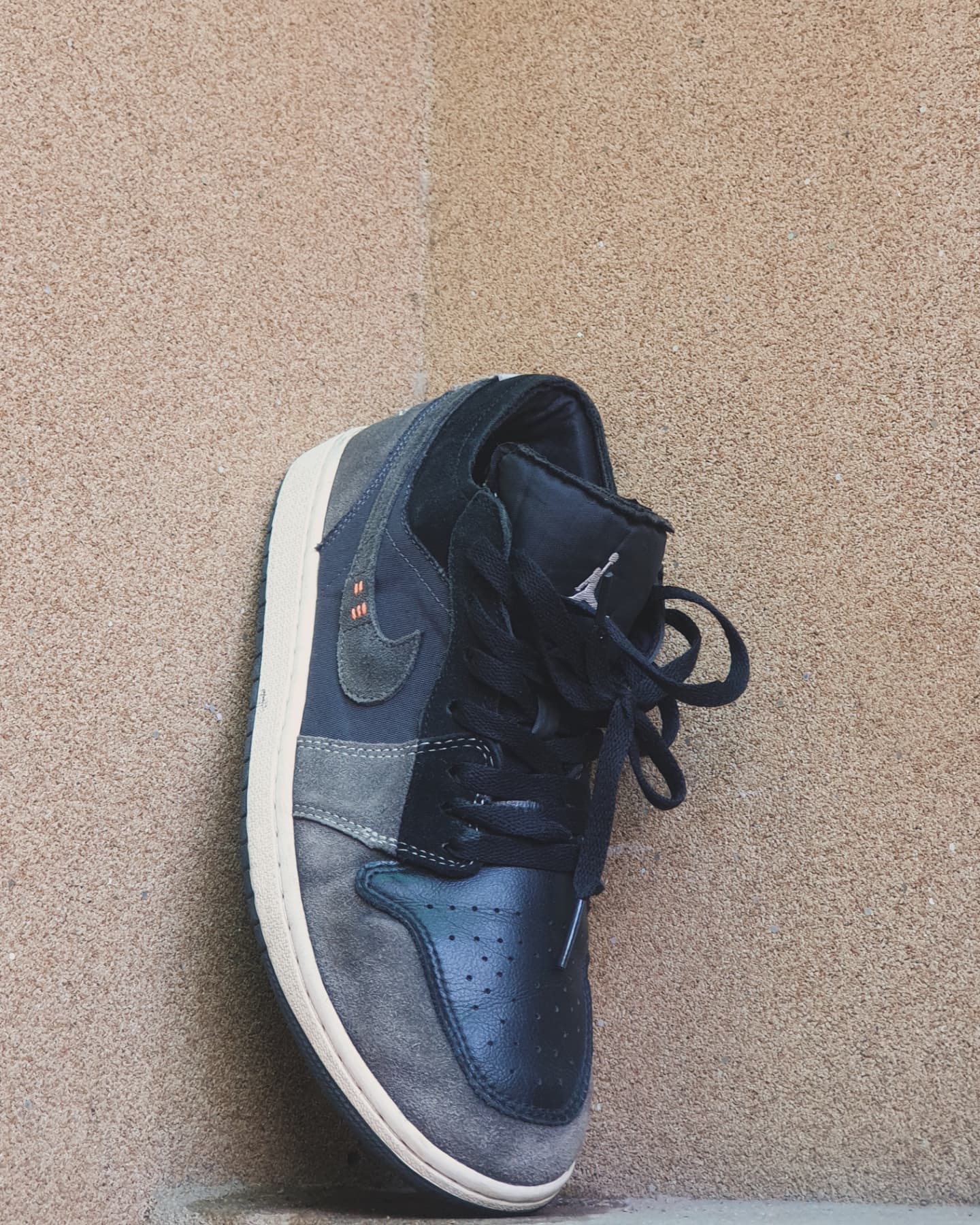 NIKE AIR JORDAN 1 LOW SE CRAFT INSIDE OUT BLACK/ CEMENT GREY 🌘